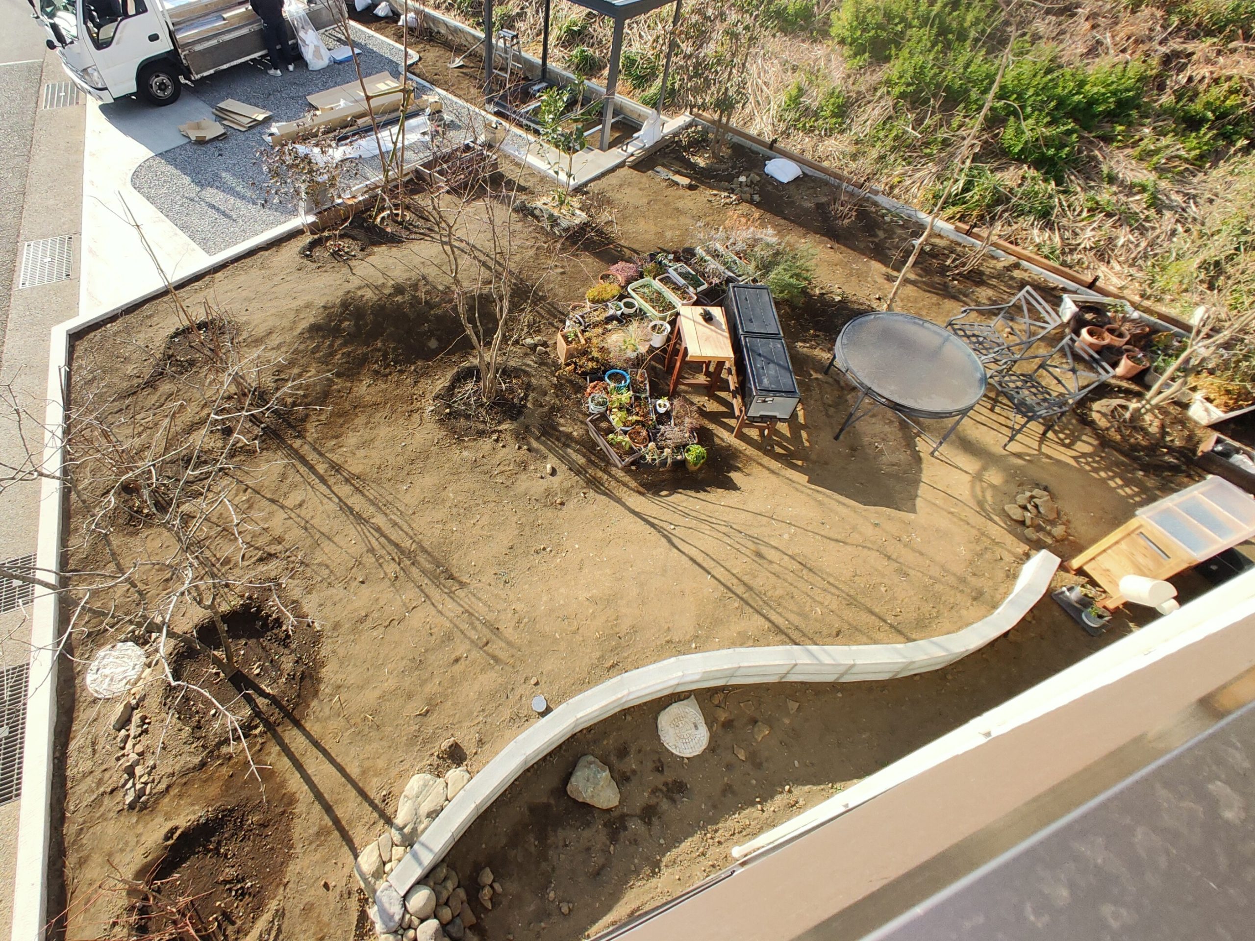 外構工事の終わった直後の庭