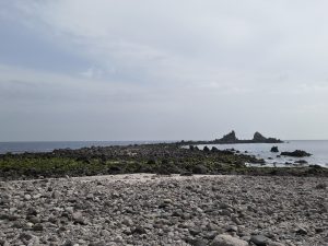 陸でつづく三ツ石の写真