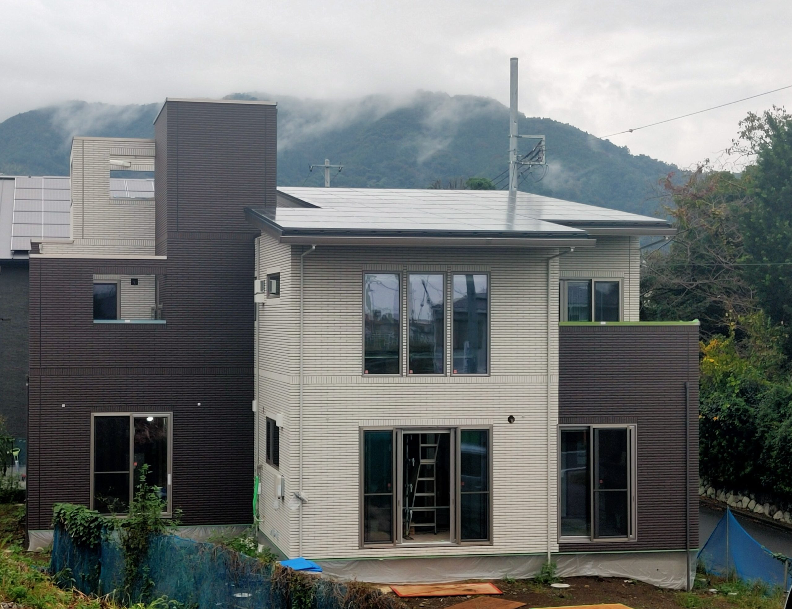 内装工事中の外観（グランスマート）