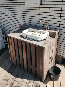 DIYで製作したイタウバのシンクの写真（閉扉時）