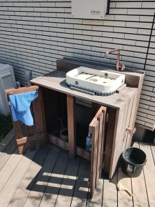 DIYで製作したイタウバのシンクの写真（開扉時）