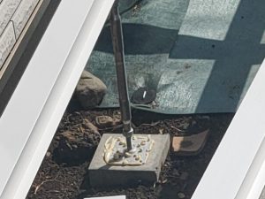 コンクリートピンコロに接着した鋼製束