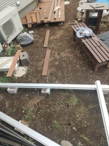 第2期上段デッキの基礎とアルミ根太の位置決め