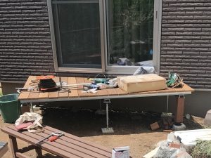 幕板を張る前の第2期上段デッキ、鋼製束が見えている