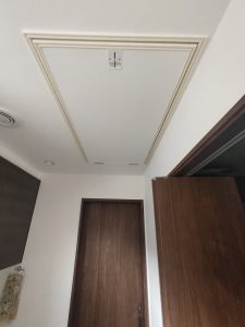 収納された一条工務店の小屋裏収納に上がる梯子