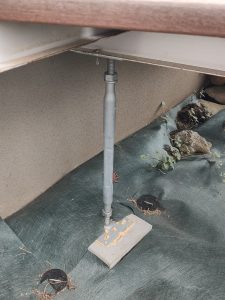 ピンコロの基礎に接着した鋼製束