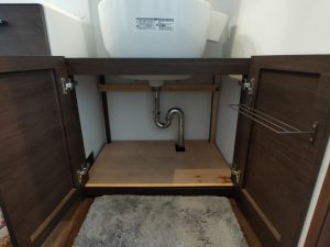 DIYで作成したスロップシンク下収納の内部