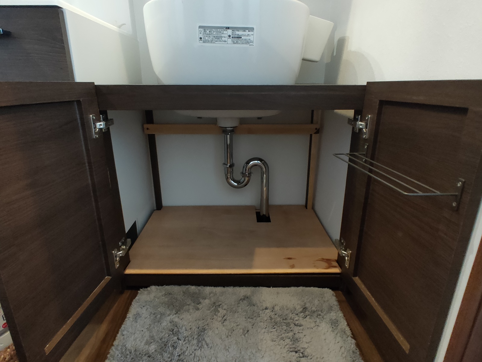 DIYで作成したスロップシンク下収納の内部