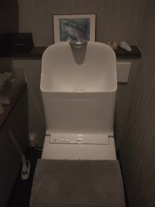 一条工務店の手洗いタンク付トイレ